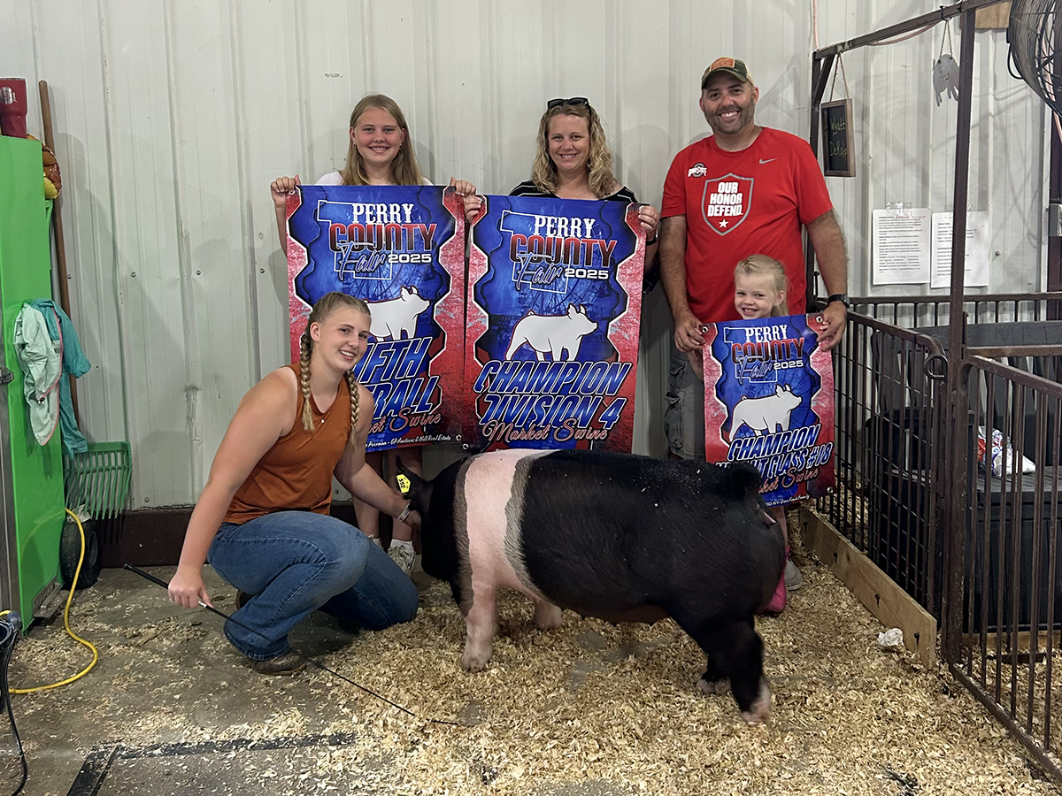 Fifth Overall Market Hog & Division Four Champion - Mia Metzger 3